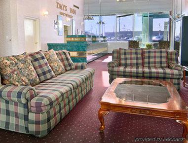 Days By Wyndham Fairground Hotel